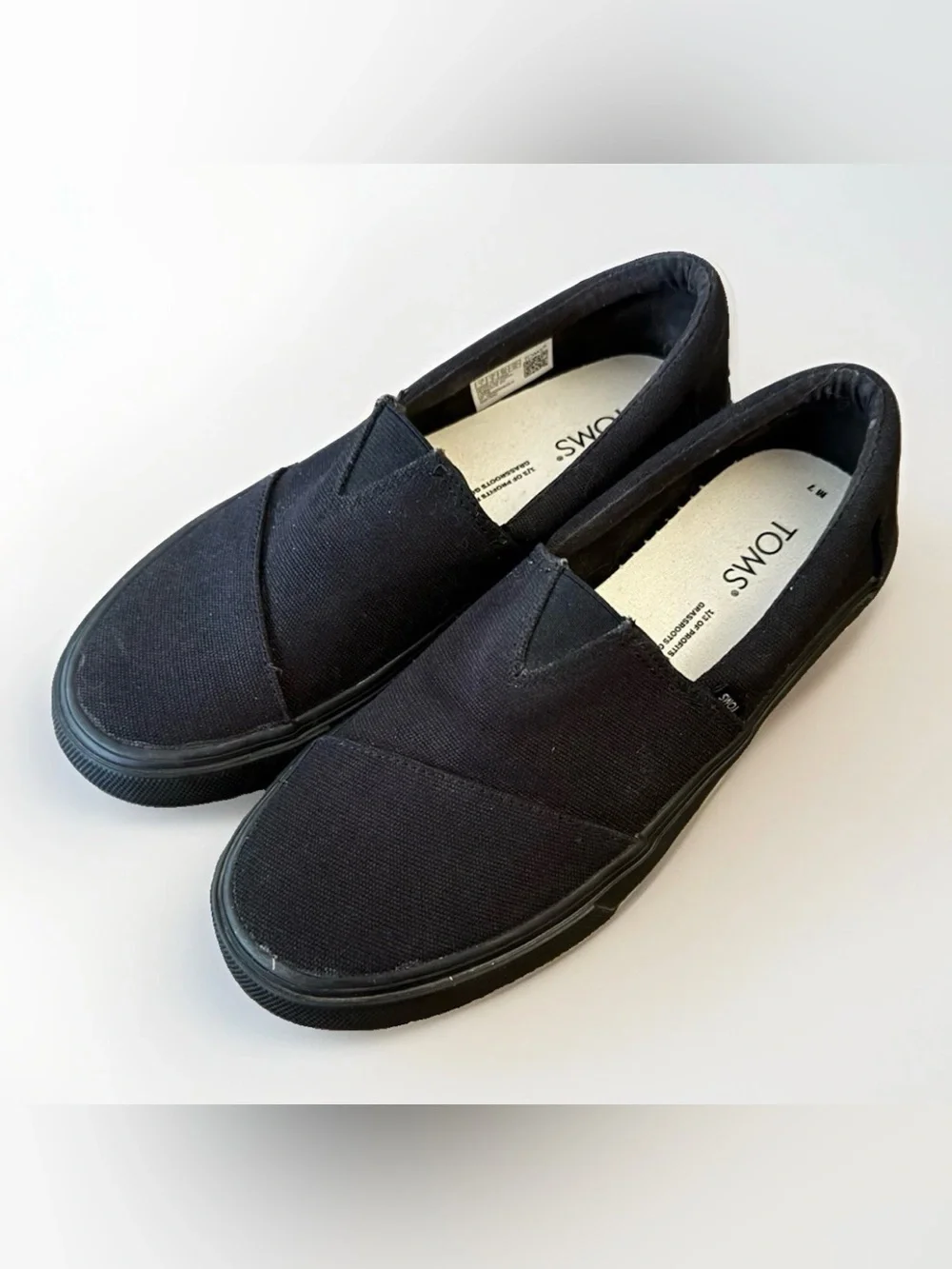 TOMS Black Canvas Slip-On Deck Shoes Men’s 7 NWOB **Free Shipping**